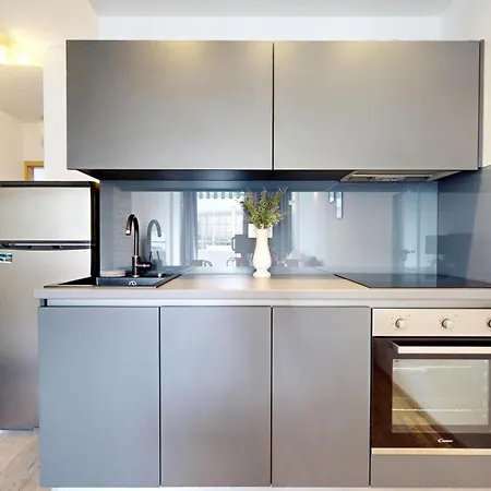 Airy And Modern Mon Cheri * Split