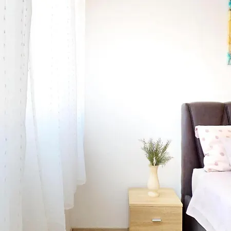 Airy And Modern Mon Cheri Apartment