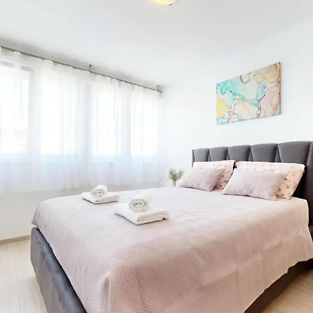 Apartman Airy And Modern Mon Cheri
