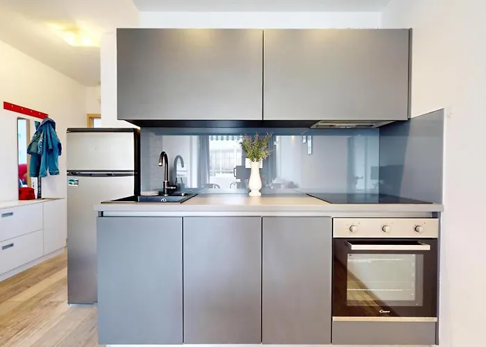 Airy And Modern Mon Cheri * Split