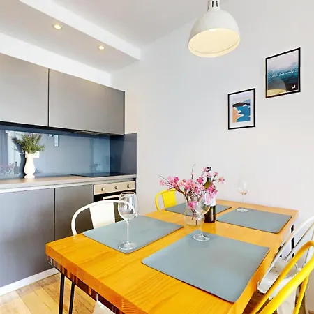 Airy And Modern Mon Cheri Split